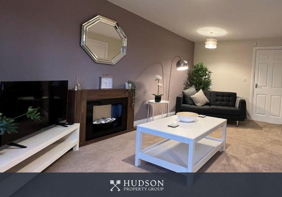 Telford Townhouse With Parking And Garden Vila Exterior foto