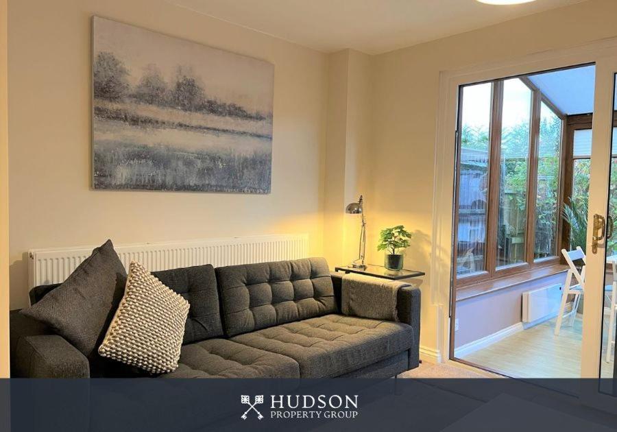 Telford Townhouse With Parking And Garden Vila Exterior foto